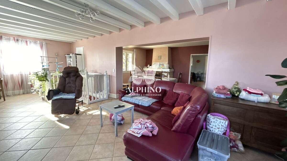 Maison à SAINT-MARTIAL-DE-VALETTE