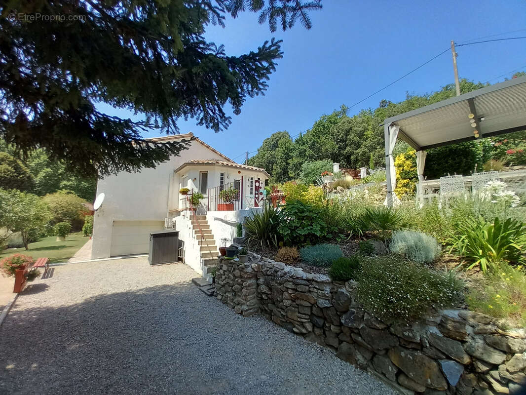 Maison de Standing en parfait état avec piscine. - photo 15