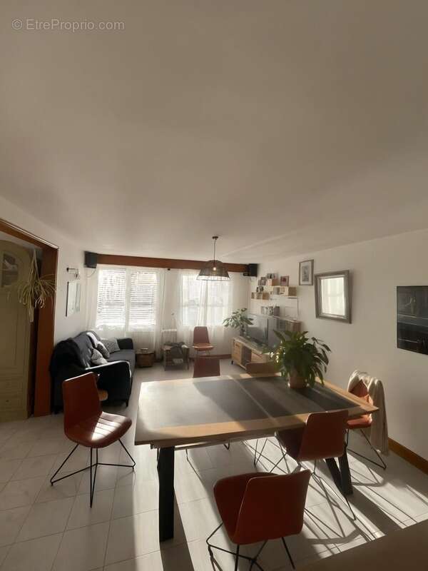 Maison à SAINT-JEAN-D'ANGELY