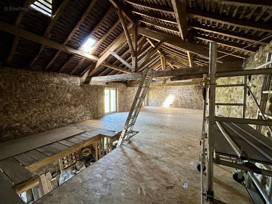 Domaine d'Exception de 17 Hectares, 4 chambres, 251m2 - gara - photo 25