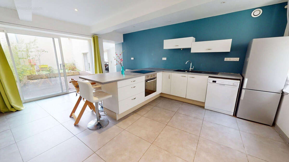 Maison à CHAZELLES-SUR-LYON