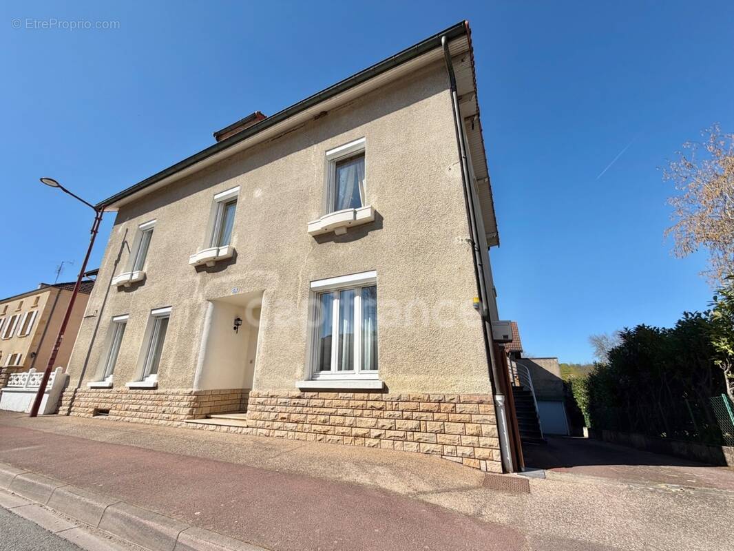 Maison à CHARLIEU