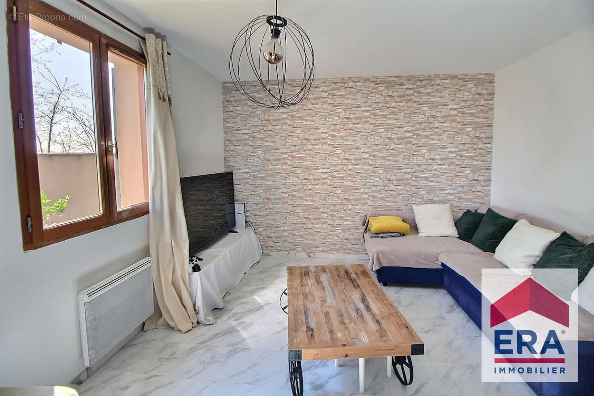 Maison à SUZE-LA-ROUSSE