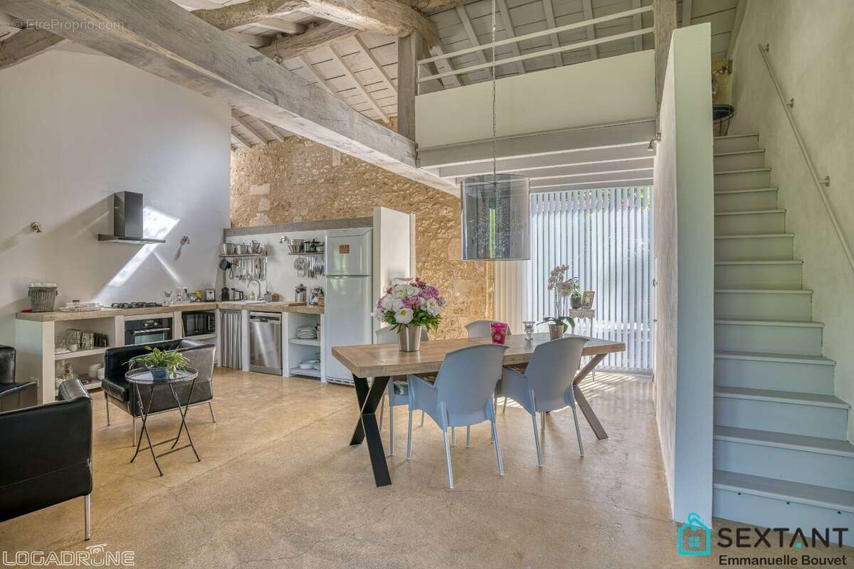 A 15 min de Bergerac, superbe propriété en pierre rénovée sur plus de 3 HA, 4 habitations, grange, superbe espace piscine - photo 10