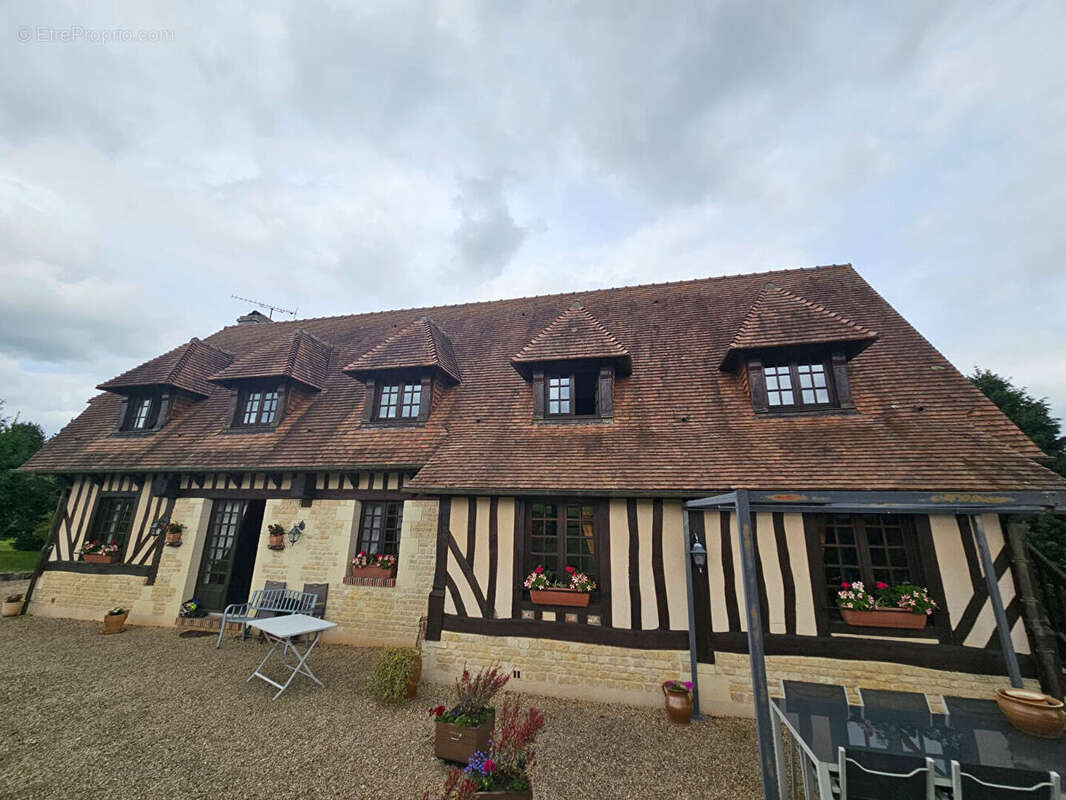 Maison à SAINT-PIERRE-SUR-DIVES
