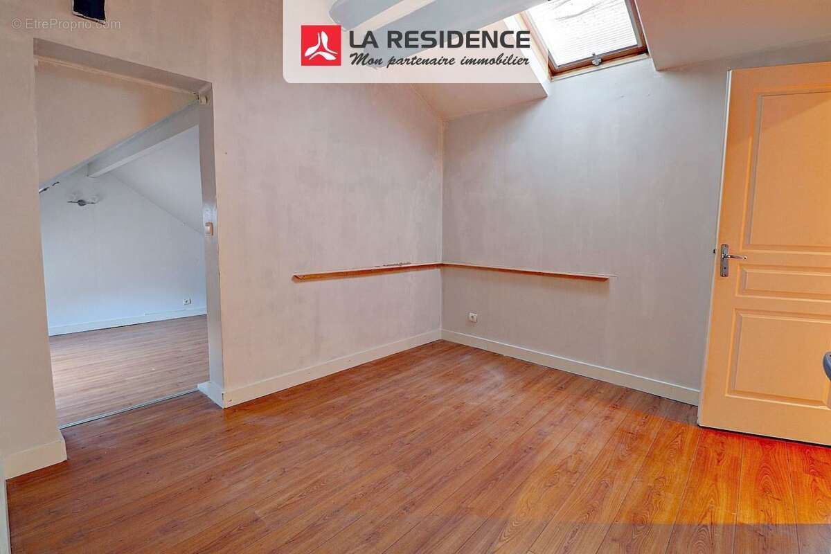 Maison à MAURECOURT