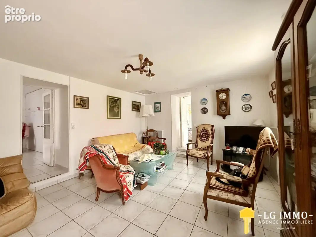 Lot de deux maisons d'habitation, grange, atelier et terrain clos - photo 5