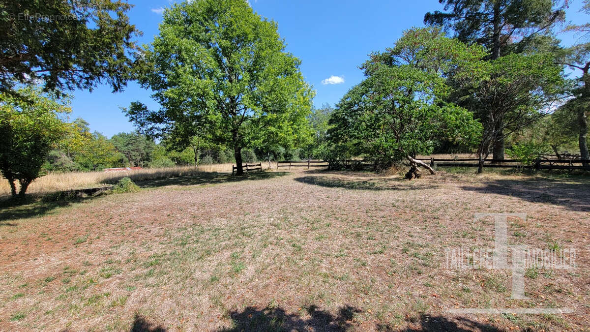 Maison 137 m² à Lussas-Et-Nontronneau  - photo 4