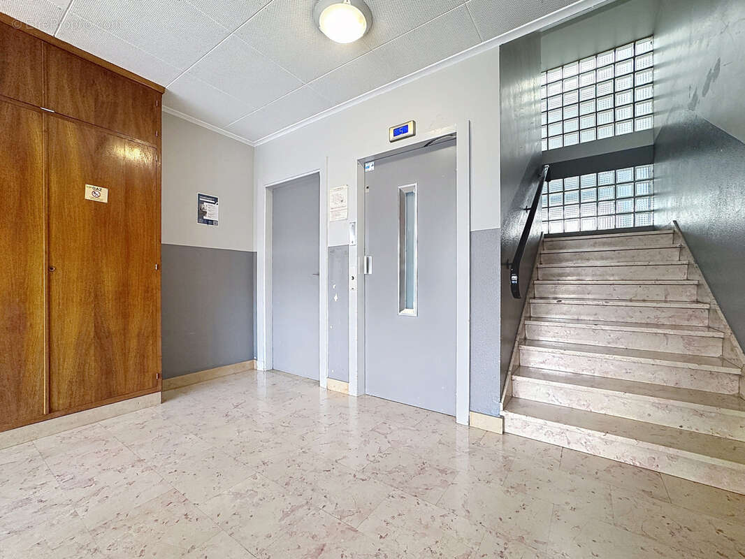 Appartement 2 pièces 57m2 dernier étage avec ascenseur cave et place de parking privative 59300 VALENCIENNES - photo 13