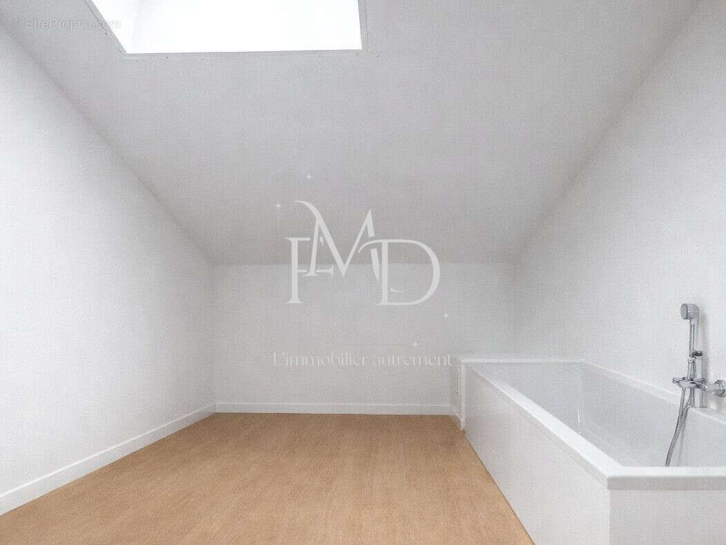 Salle de bain - Appartement à CHARMES