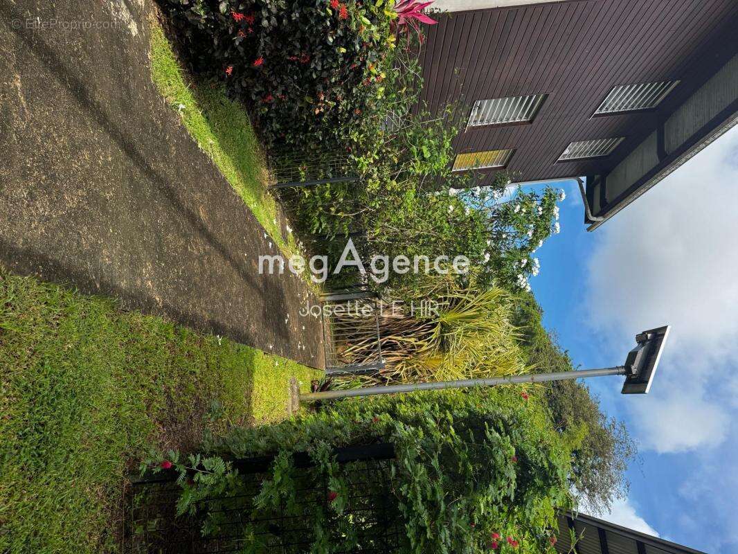 Appartement à REMIRE-MONTJOLY