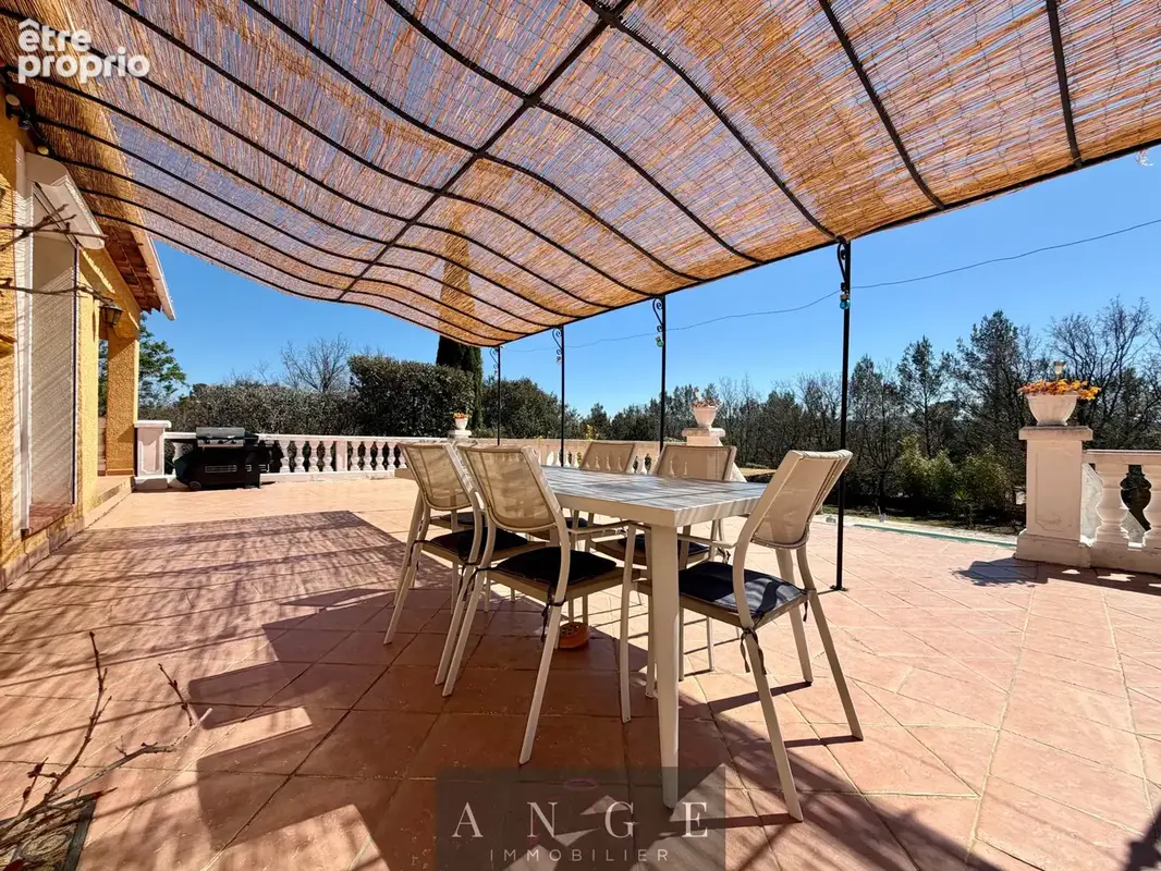 Villa provençale - t5 168m2 - terrain 4090m2 - 4 chambres - terrasse - piscine - spa - garages - carport - photo 2