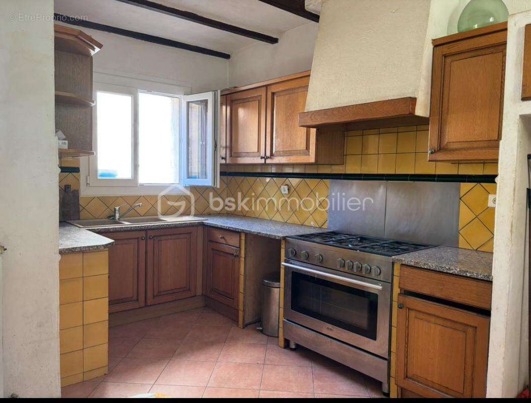 Maison à SIMIANE-COLLONGUE