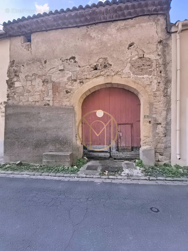 Parking à SAINT-THIBERY
