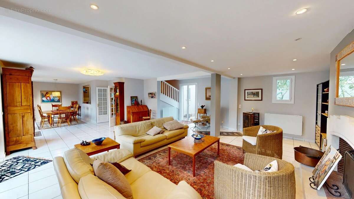 Maison à SAINT-NOM-LA-BRETECHE