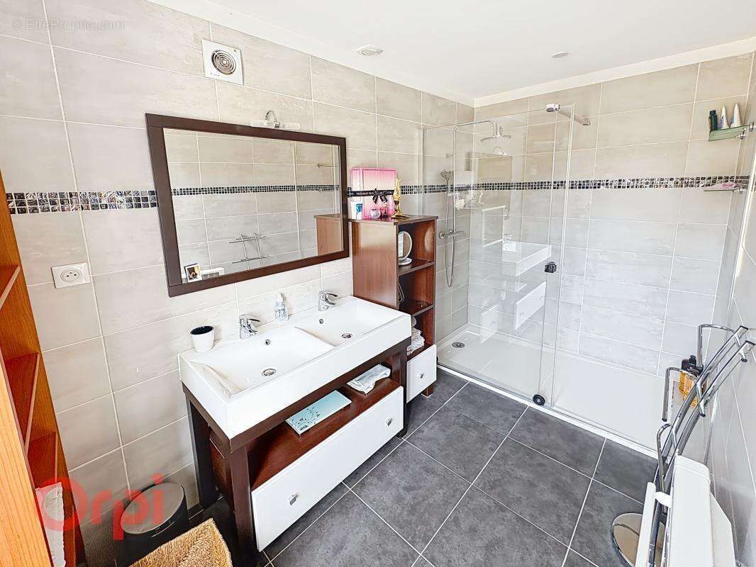 Maison à DUN-LE-POELIER