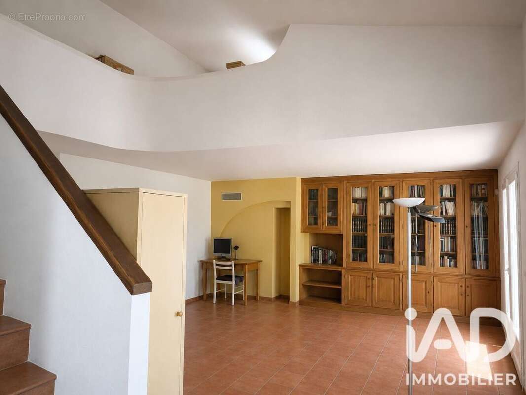 Maison 151 m² à Villeneuve-Les-Avignon  - photo 2