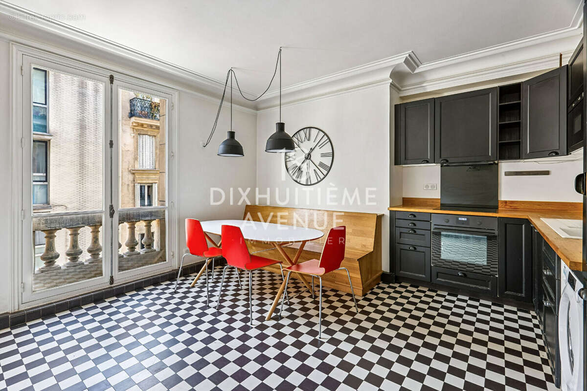 Appartement à PARIS-18E