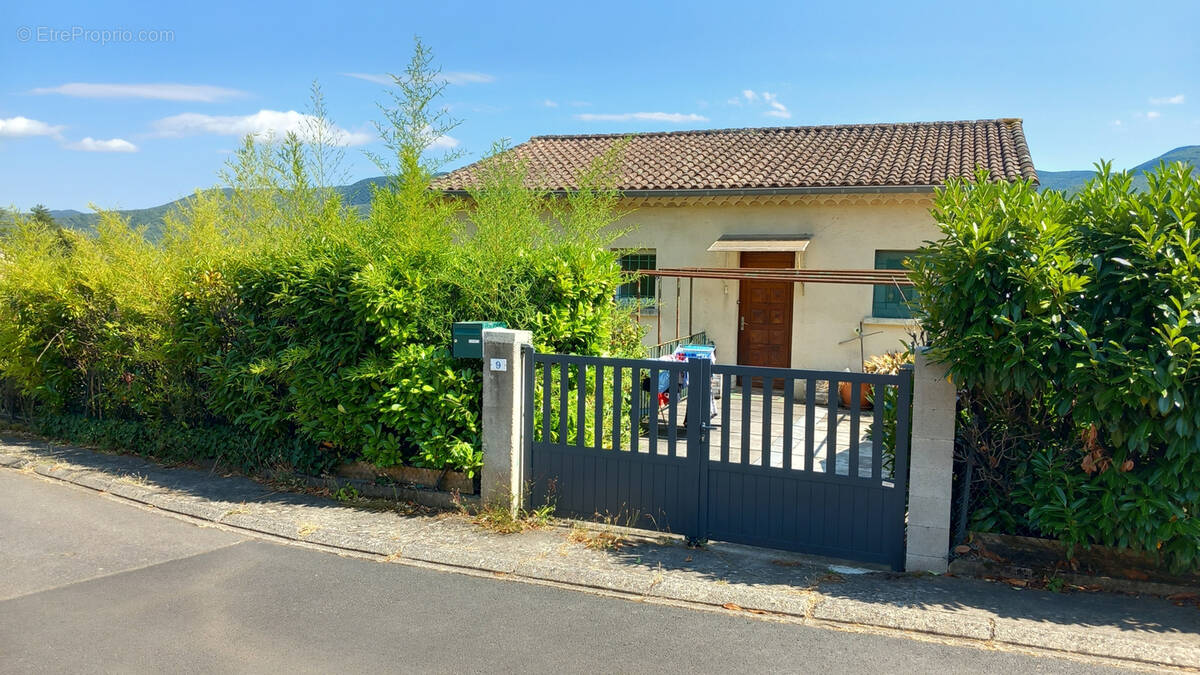 Appartement à LAMALOU-LES-BAINS