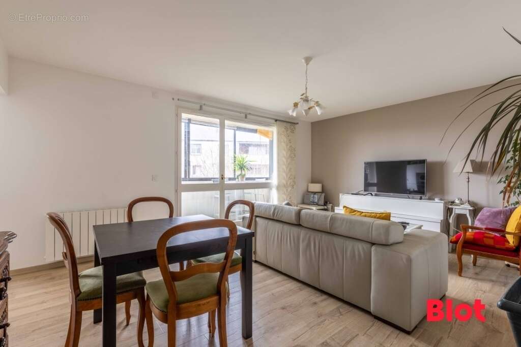 Appartement à LE RHEU