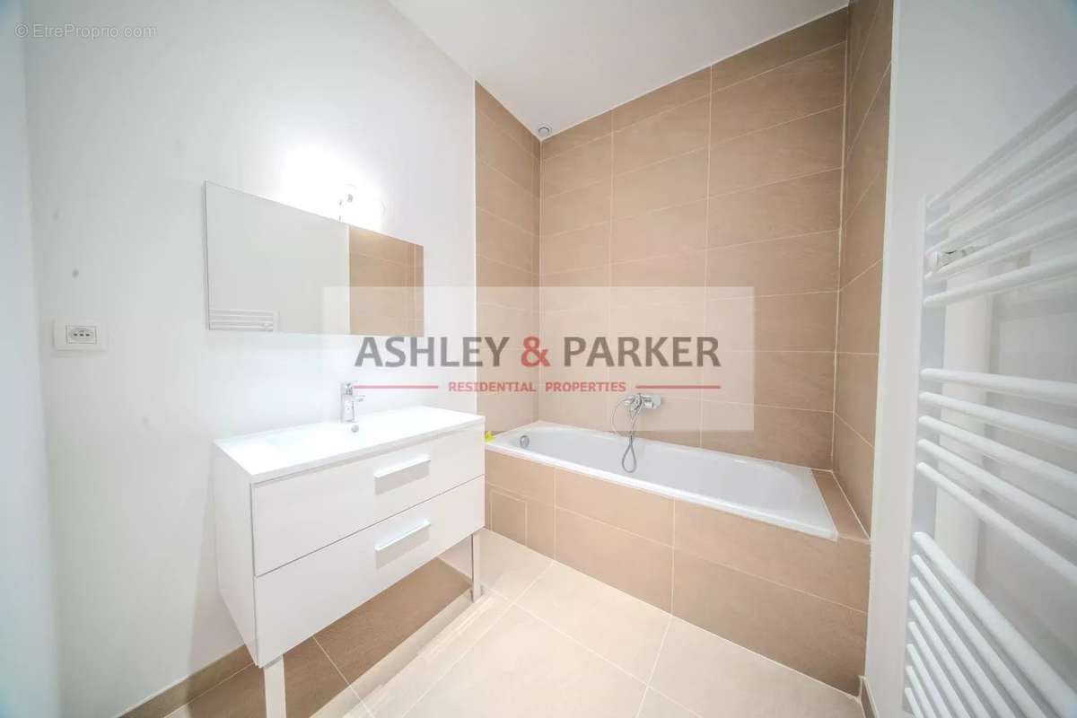 Appartement à LA COLLE-SUR-LOUP