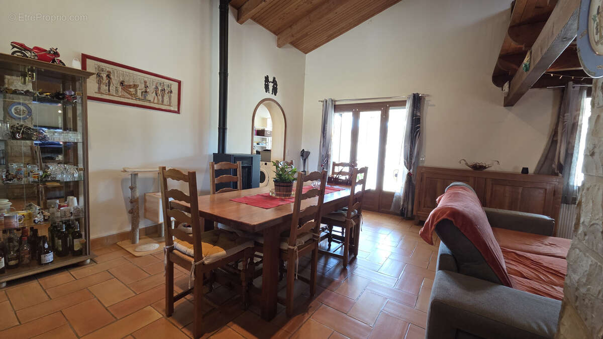 Maison familiale de 140 m2 sur grand terrain clos   Saint-Christol - photo 18