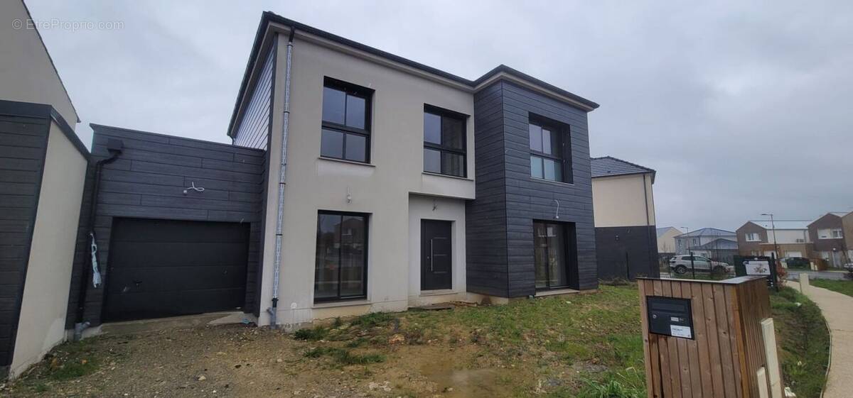 Terrain à ATTAINVILLE