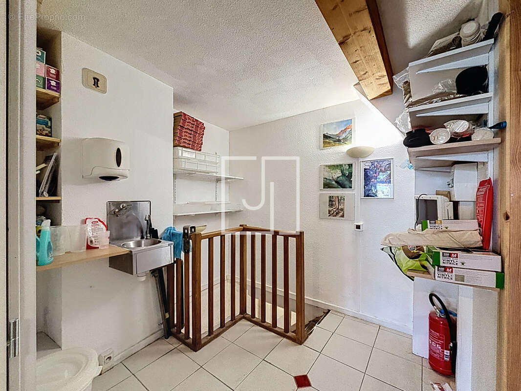 Commerce à ENCHASTRAYES