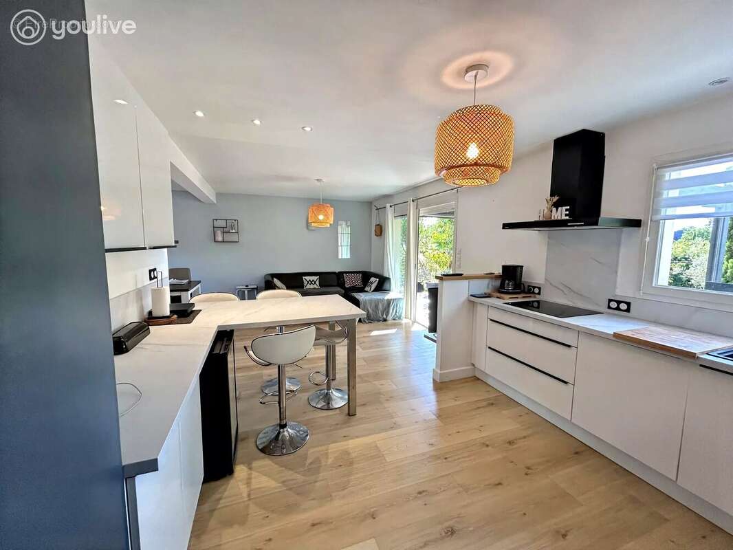 Maison lumineuse avec superbe terrain paysager - photo 7