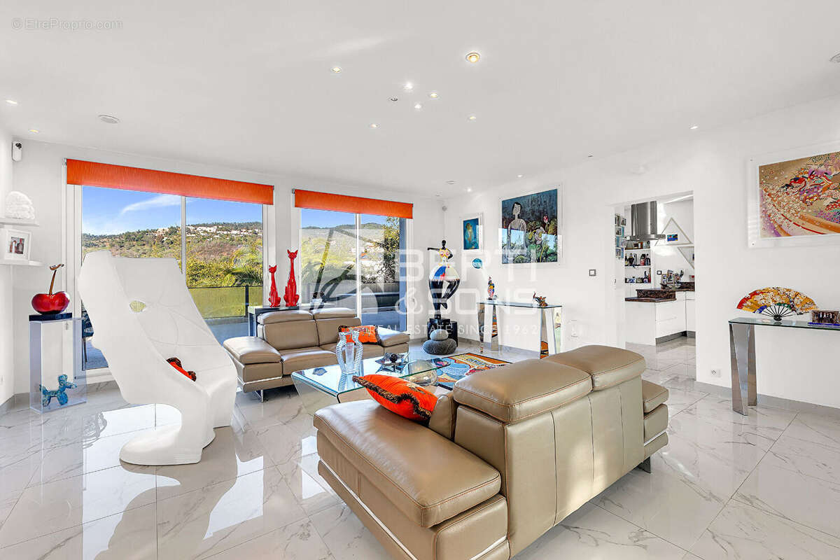 Maison à MANDELIEU-LA-NAPOULE