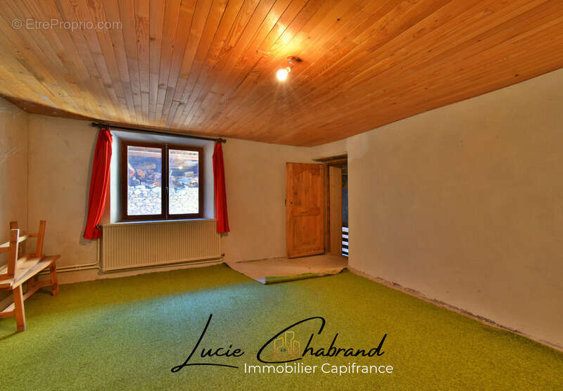 Maison à SAINT-VERAN