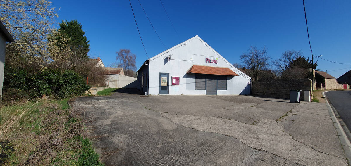 Commerce à MONTVICQ