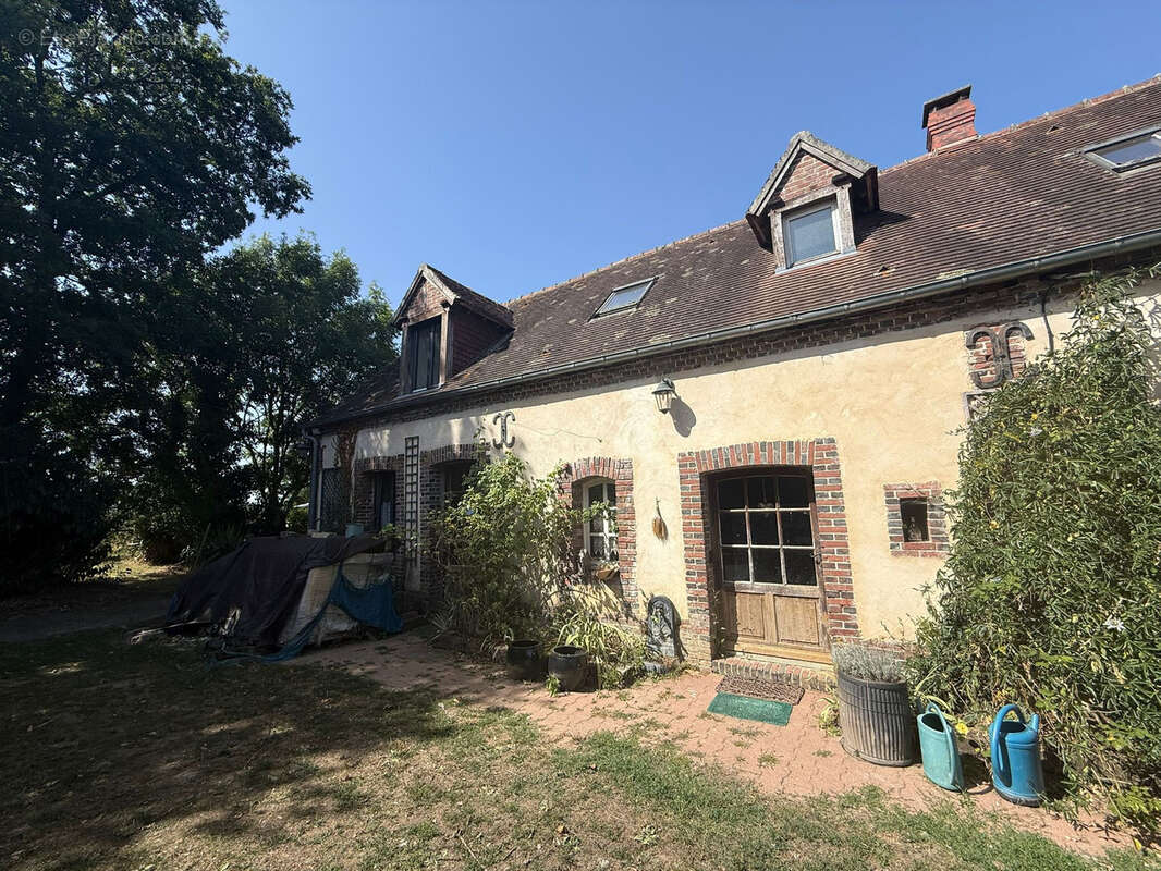 Maison à SAINT-AQUILIN-DE-CORBION