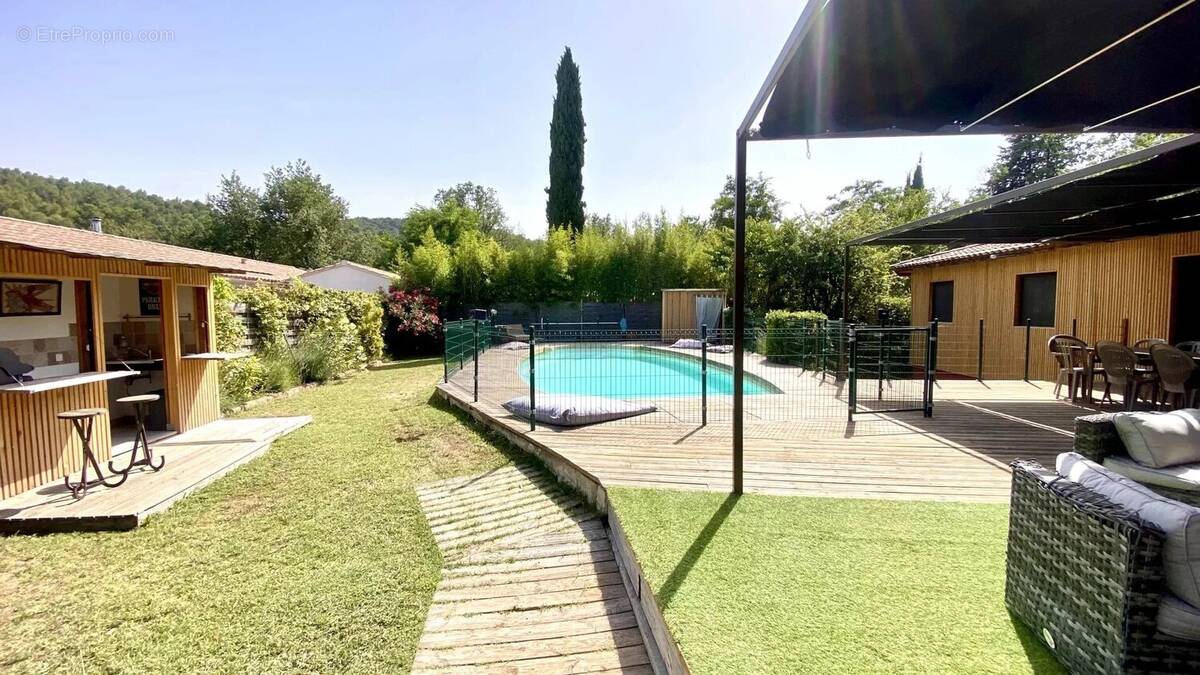 Maison à LA ROQUE-D'ANTHERON