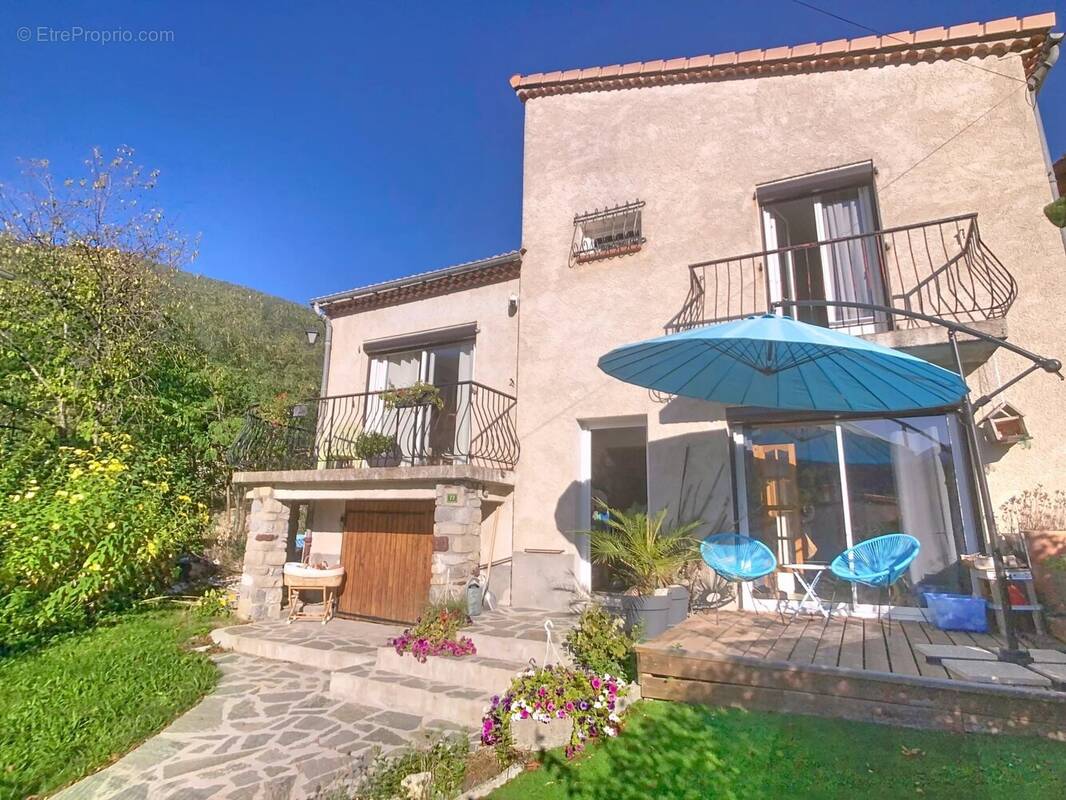 Maison 118m2 (F3 + Studio), jardin 400m2, cave. - photo 2