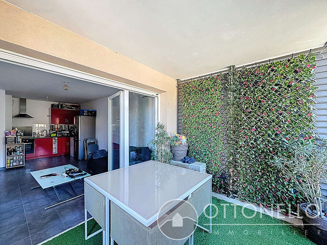 Appartement à ROQUEBRUNE-SUR-ARGENS