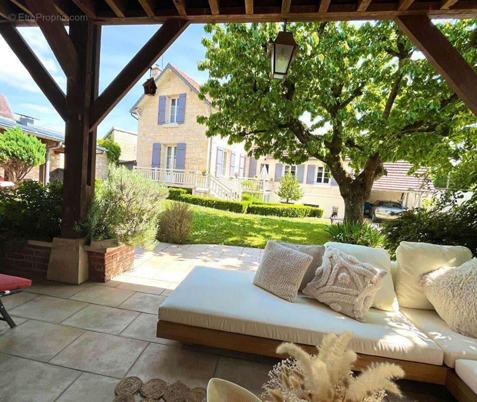 Belle propriété de 260m² - en 2 Habitations sur terrain de 614m² - photo 2