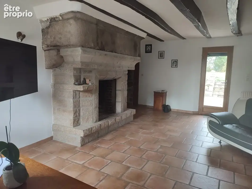 À vendre   maison de caractère avec nombreuses dépendances et terrain arboré à yvignac-la-tour - photo 2