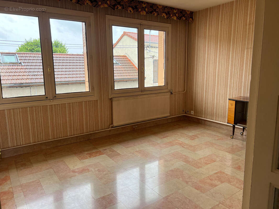 A VENDRE Maison  7 pièce(s) 155.17 m2  ROANNE CENTRE - photo 11