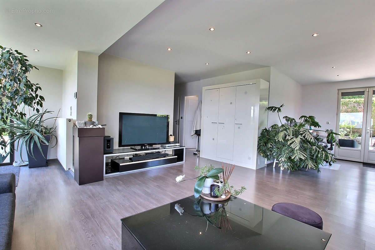 Maison à LA ROCHE-SUR-FORON