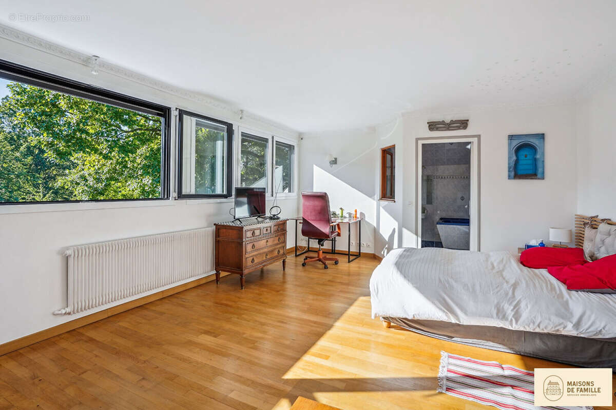 Maison à LA CELLE-SAINT-CLOUD