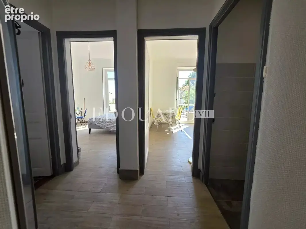 En exclusivité trois pièces à vendre avec splendide terrasse et agréable vue panoramique jusqu’à la mer - photo 11