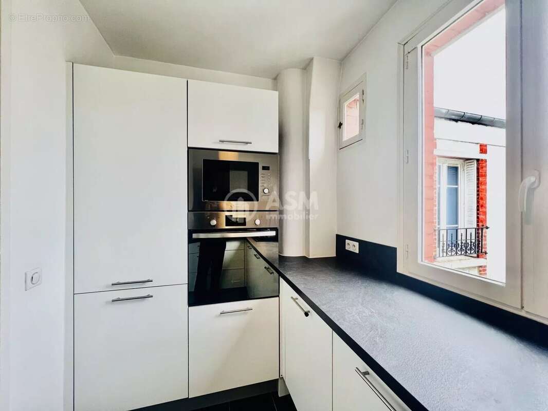 Appartement à COURBEVOIE
