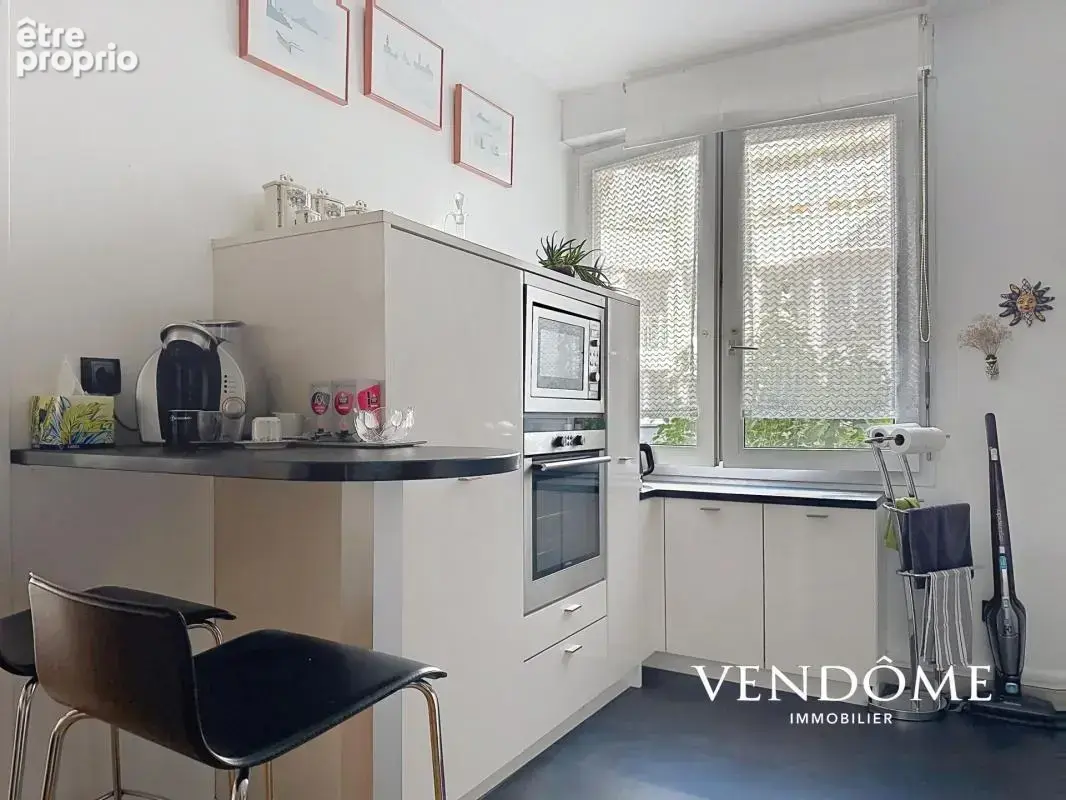 Lille, RUE ROYALE - Appartement 120 m² - 2 Chambres - Parking - photo 6