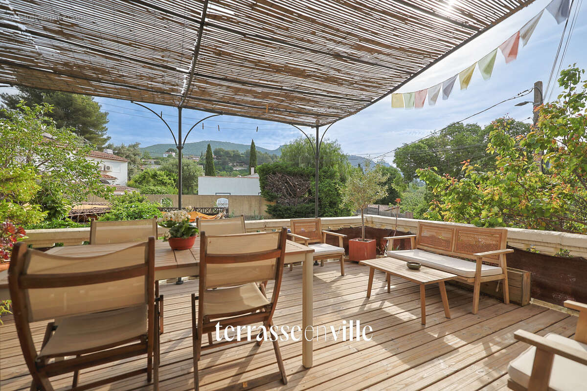 Appartement à LE REVEST-LES-EAUX