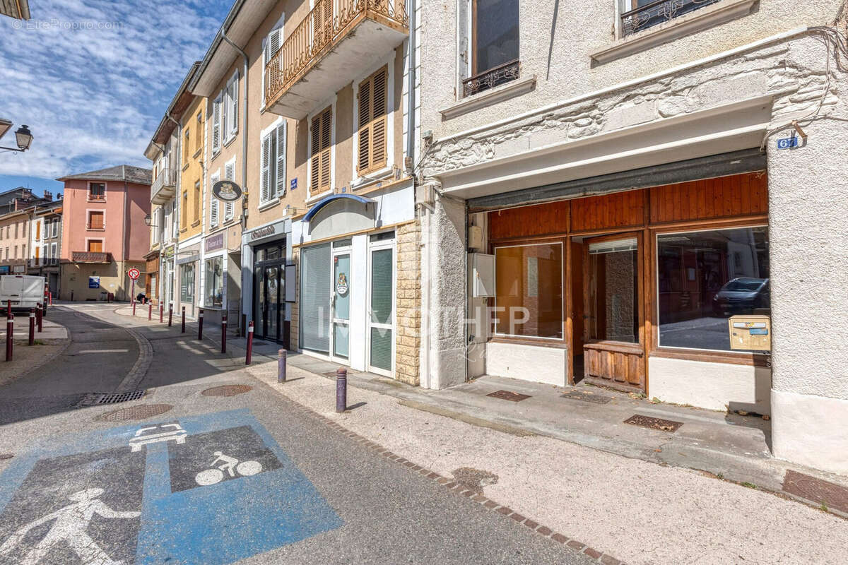 Commerce à LA ROCHETTE
