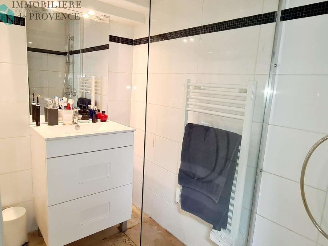 Appartement à VILLENEUVE-LES-AVIGNON