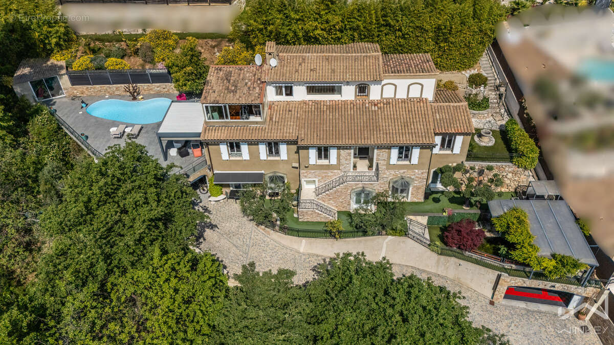 Maison à CARROS