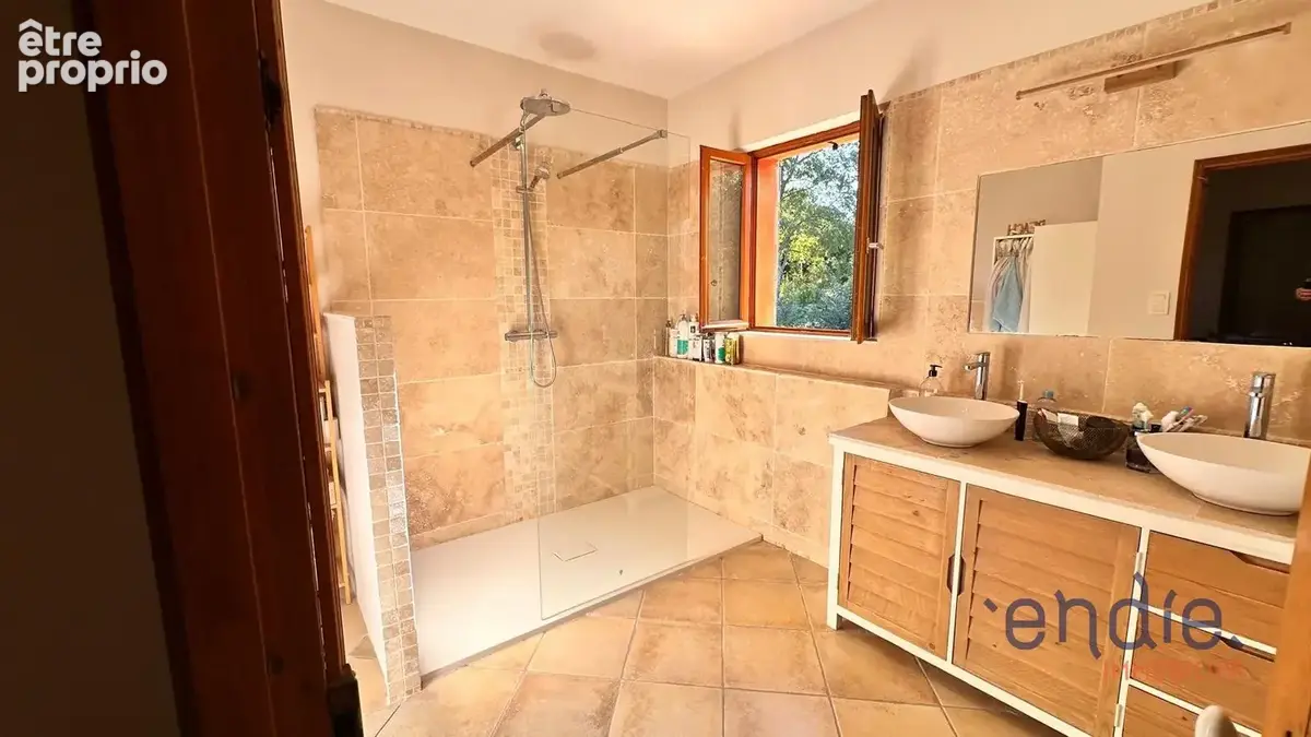 A Lorgues, charmante bastide de 158m2, 4 chambres, studio et piscine - photo 16