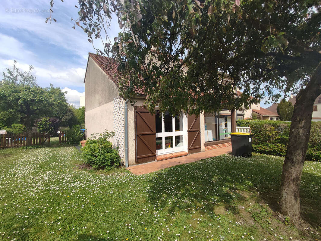 Maison à SAINT-JEAN-DE-BRAYE